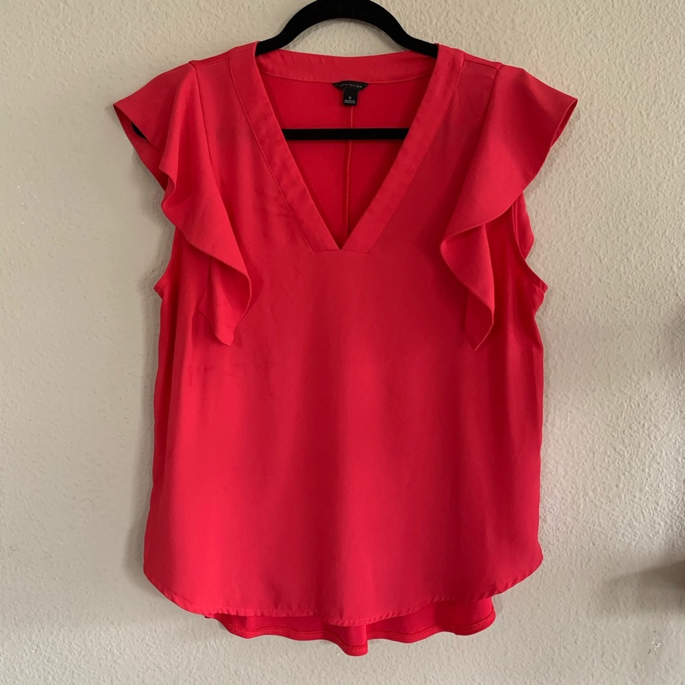 🐞Ann Taylor • V Neck Ruffled Sleeveless Blouse